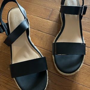 NWOT.. black Tommy Bahama sandals